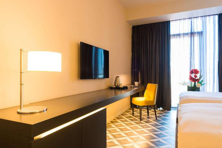 Room 28 of 114