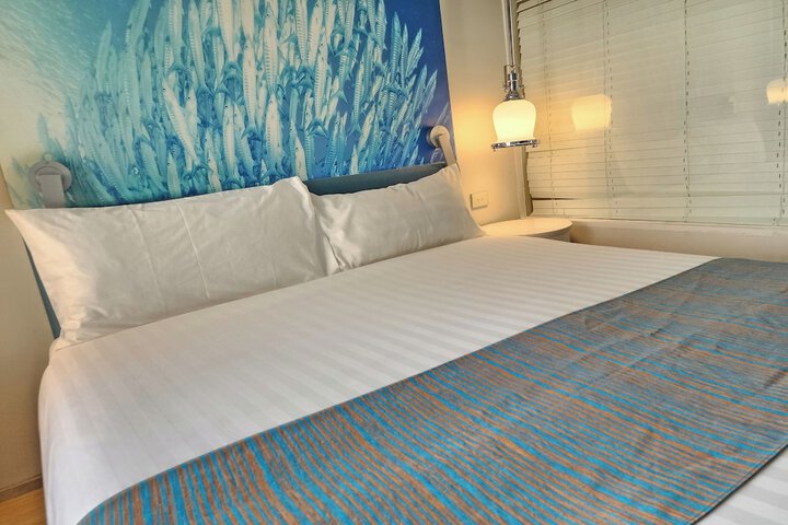Room 17 of 109