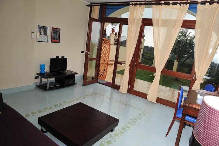 Room 2 of 94