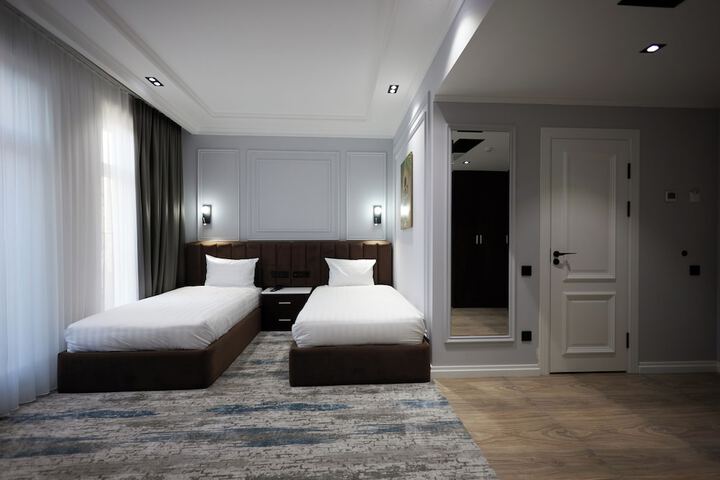 Room 13 of 40