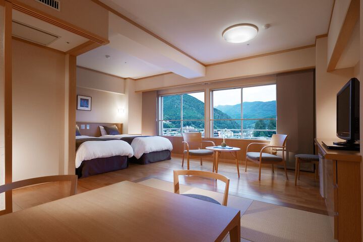 Room 12 of 111
