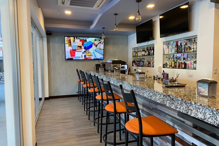Lounge 61 of 63