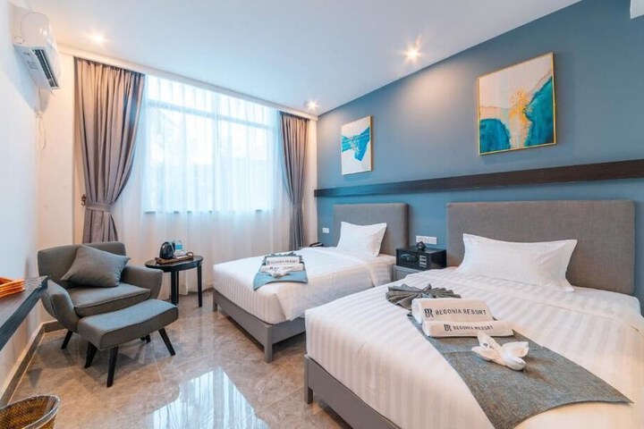 Room 8 of 38