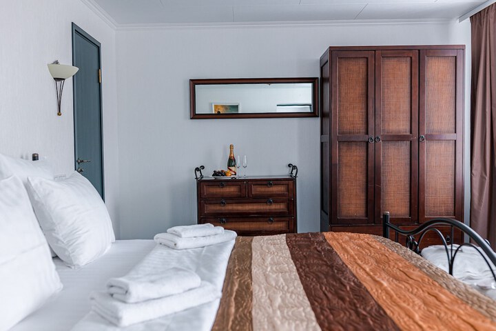 Room 13 of 82