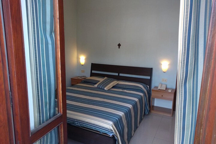Room 28 of 36
