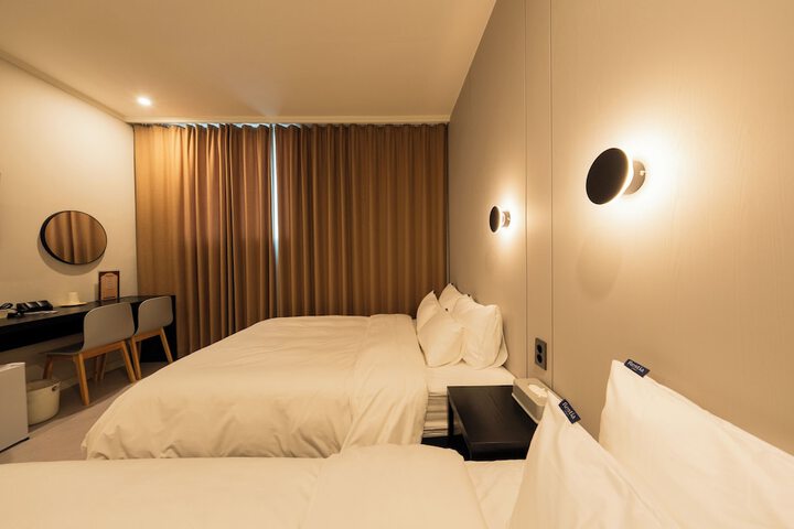 Room 17 of 80