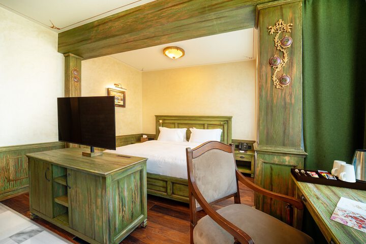 Room 2 of 31