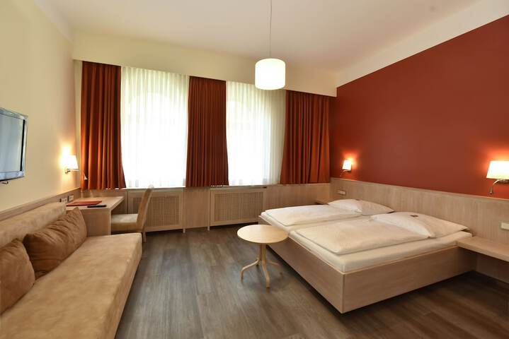 Room 32 of 84