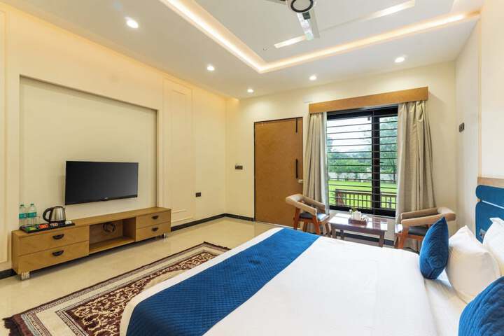 Room 10 of 26