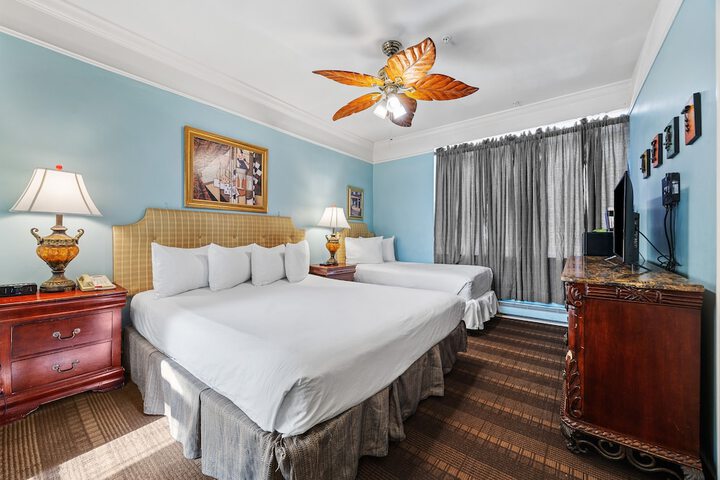 1 King Bed (9 of 17)