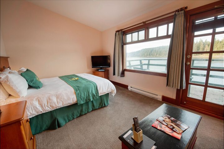 Room 4 of 113