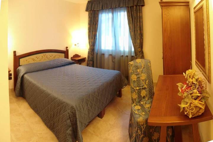 Room 12 of 35