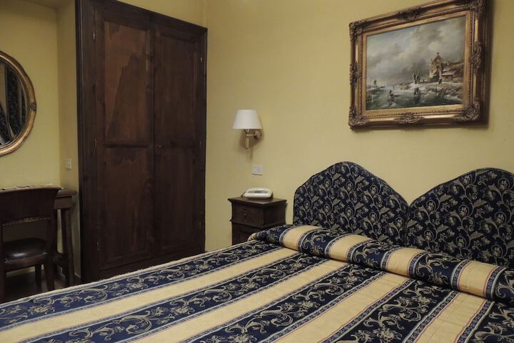 Room 17 of 51