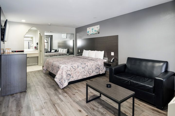 Room 3 of 51