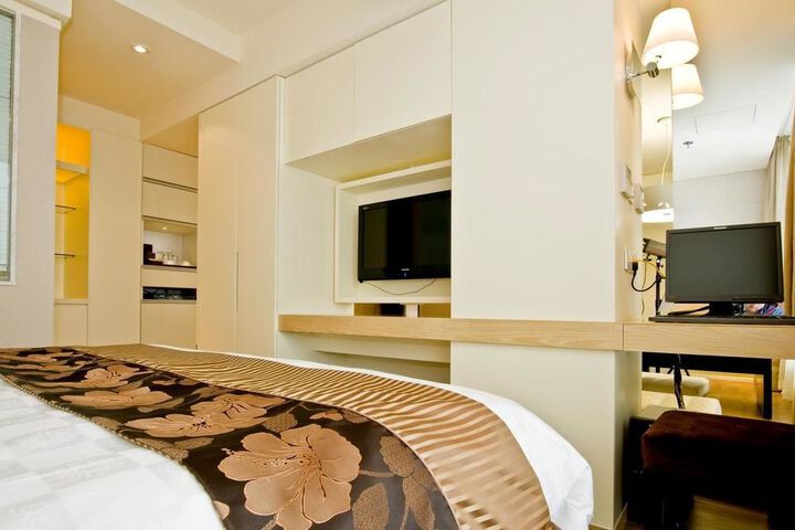 Room 6 of 166