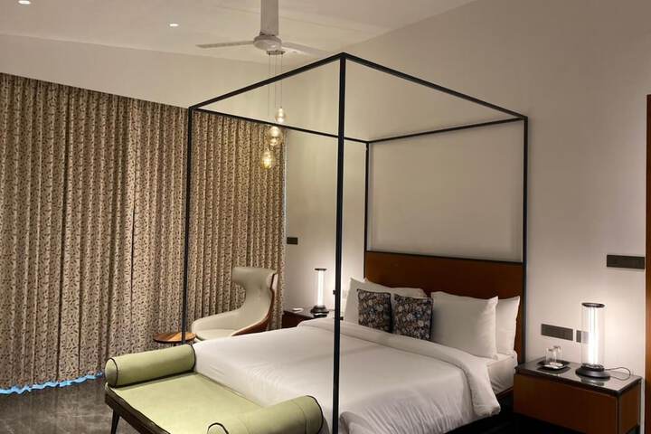 Room 10 of 42