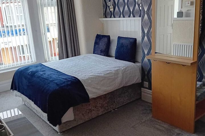 Room 2 of 9