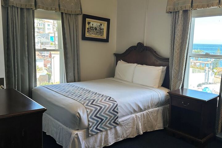 Room 14 of 37