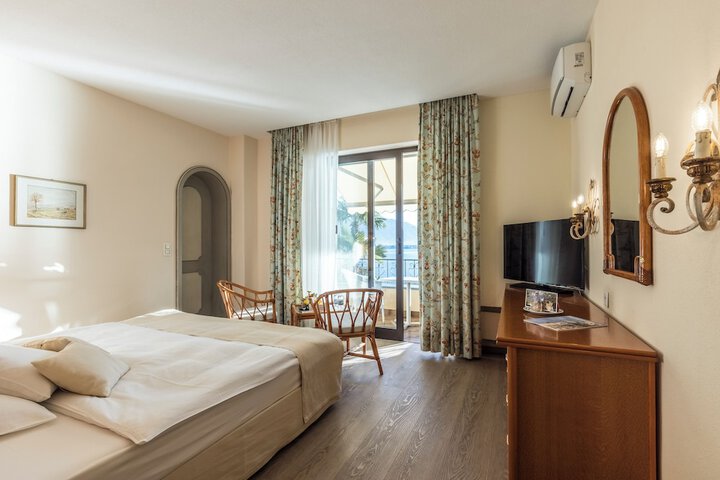 Room 21 of 44