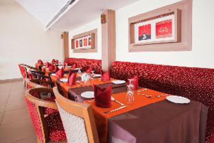 Dining 3 of 11