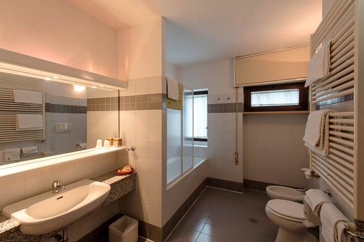 Room 20 of 65