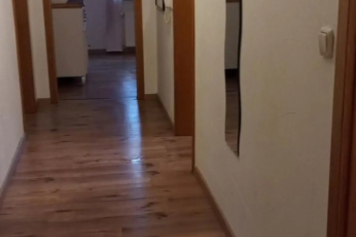 Room 13 of 19