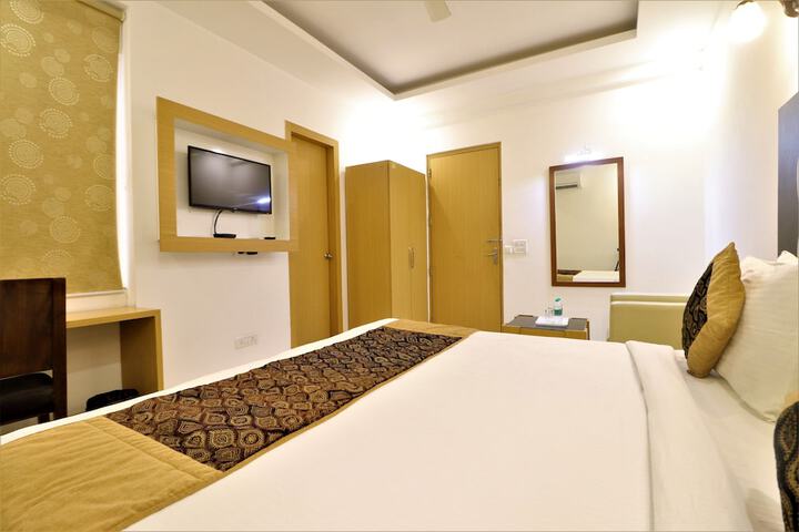 Room 6 of 37