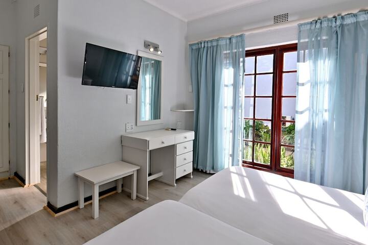 Room 103 of 199