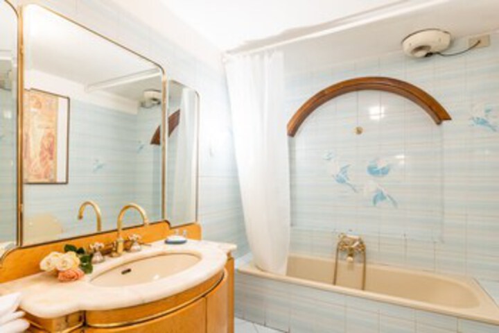 Room 4 of 26