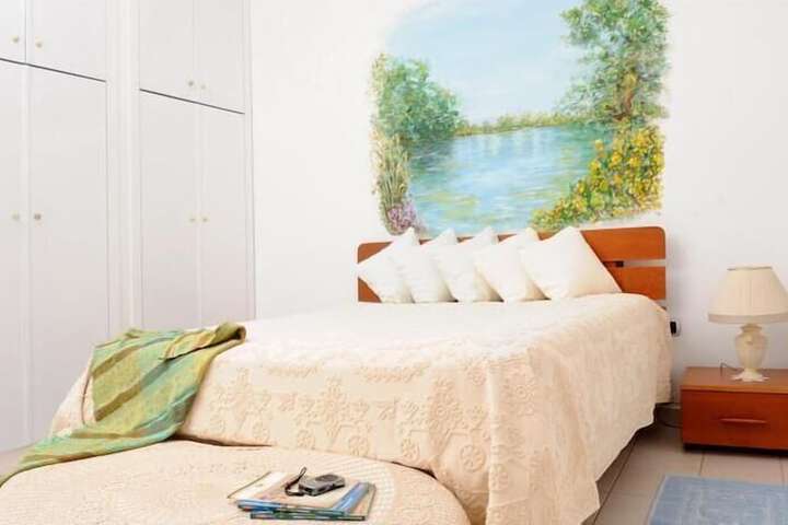 Room 16 of 40