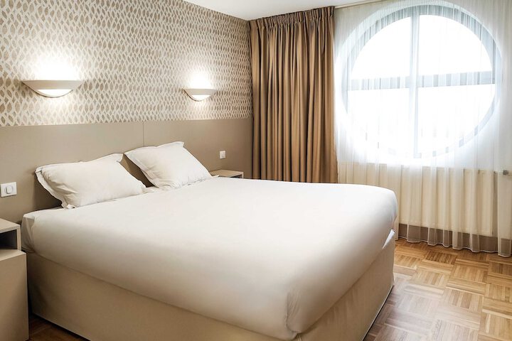 Room 3 of 20