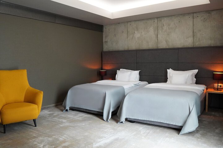 Room 4 of 52