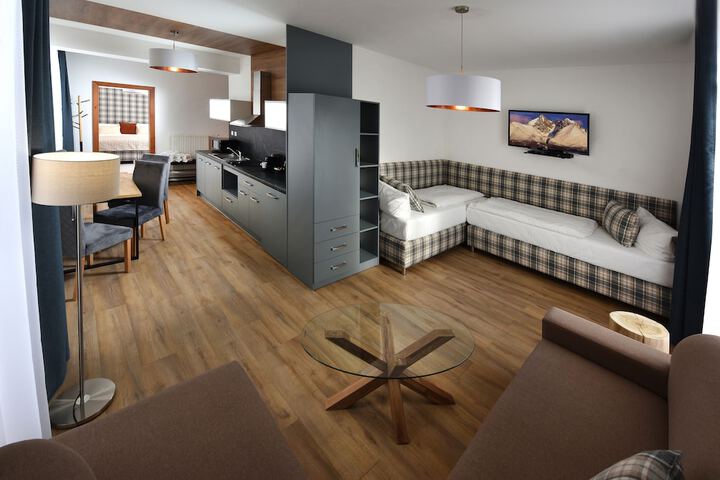 Room 6 of 38