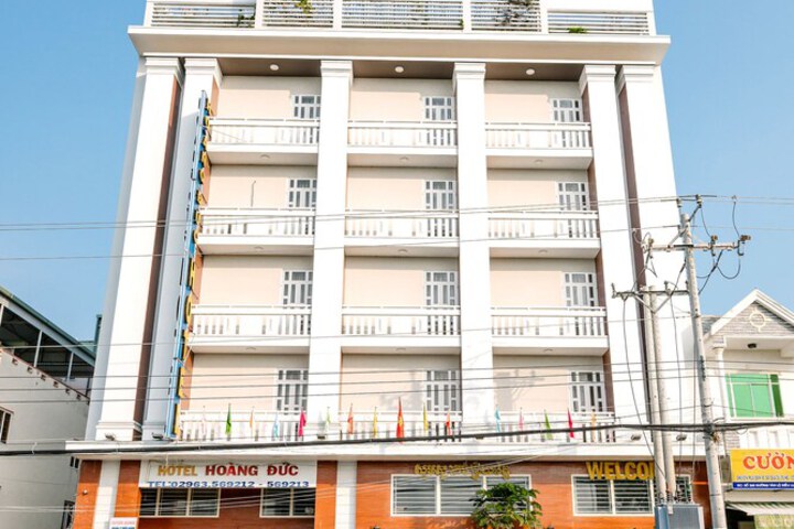 Hotel Exterior 49 of 53