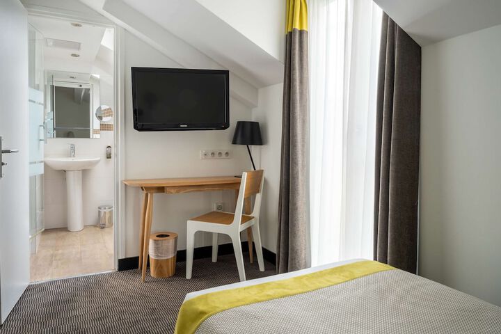 Room 14 of 60