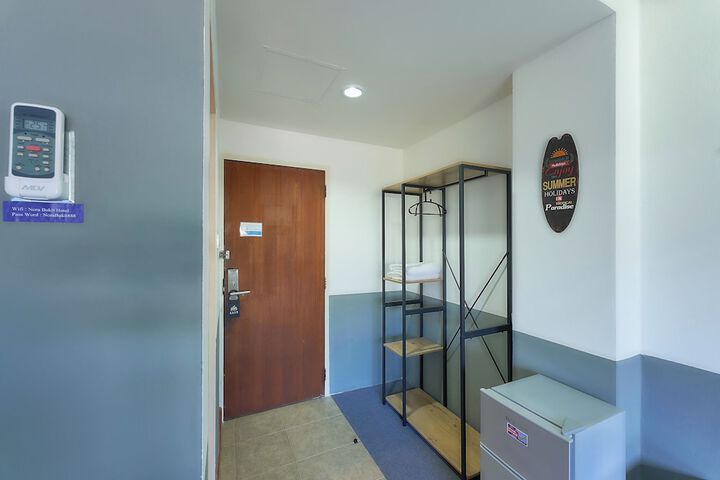 Room 13 of 36