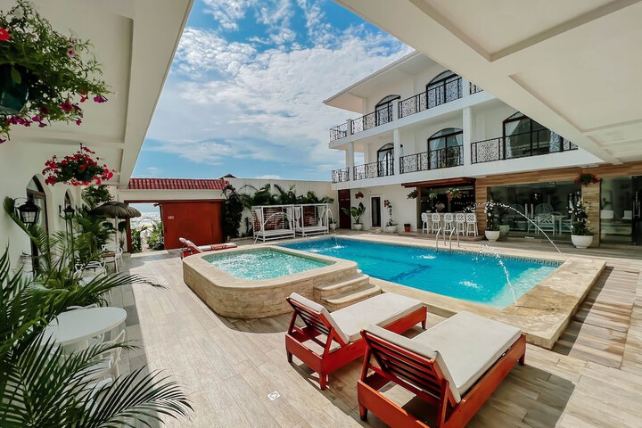 Pool 44 of 87