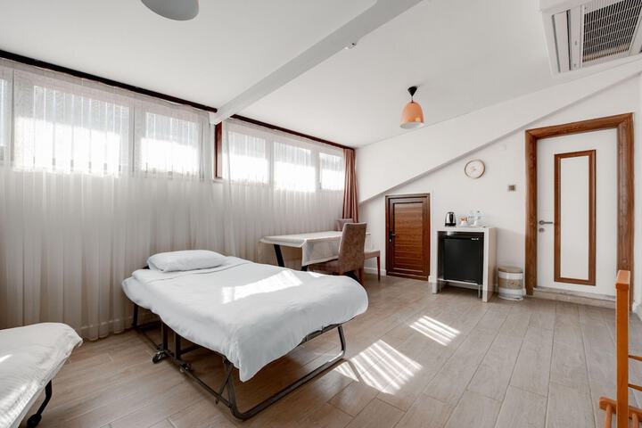 Room 7 of 32