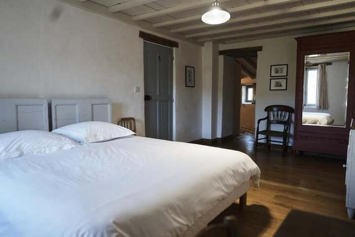 Room 8 of 28
