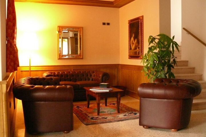 Entrance & Lobby
