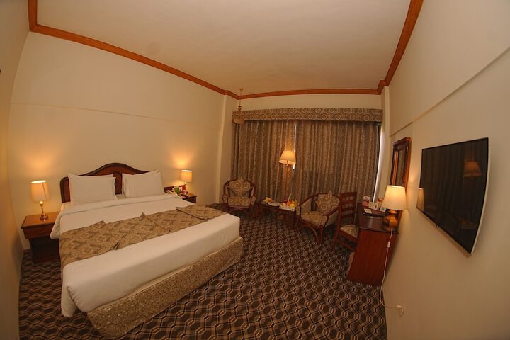 Room 12 of 32