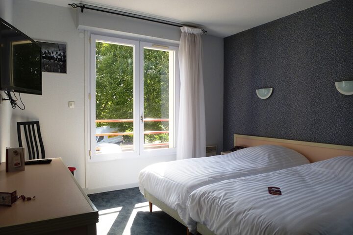 Room 13 of 33