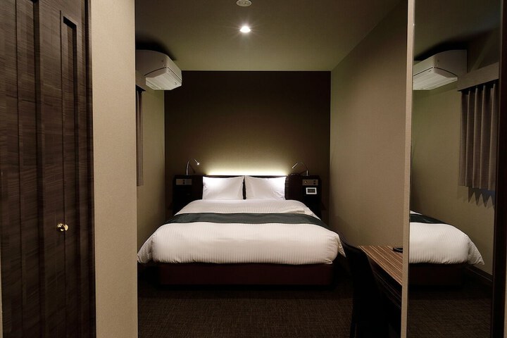 Room 49 of 103