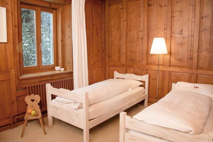 Room 8 of 30
