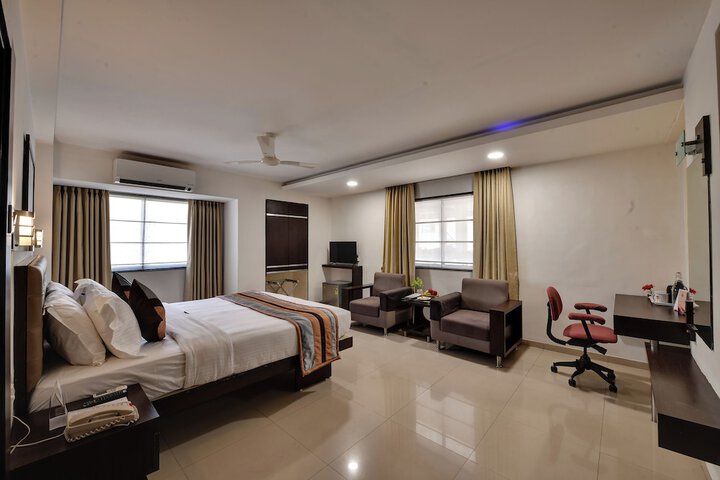Room 13 of 25
