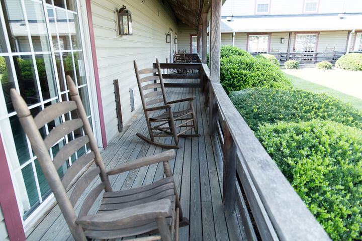 2 Queen Beds Refrigerator WiFi Continental Breakfast (4 of 7)