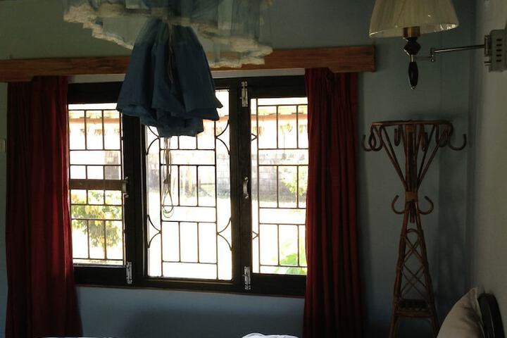 Room 3 of 77