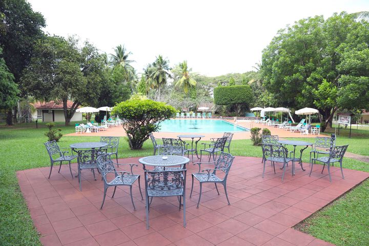 Hotel Pool