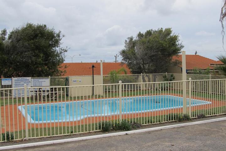 Pool 22 of 36