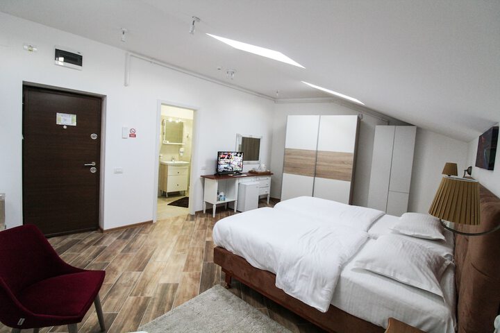 Room 10 of 81